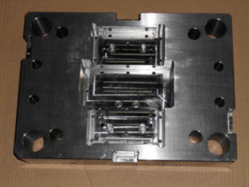 剑阁精密塑料模-06